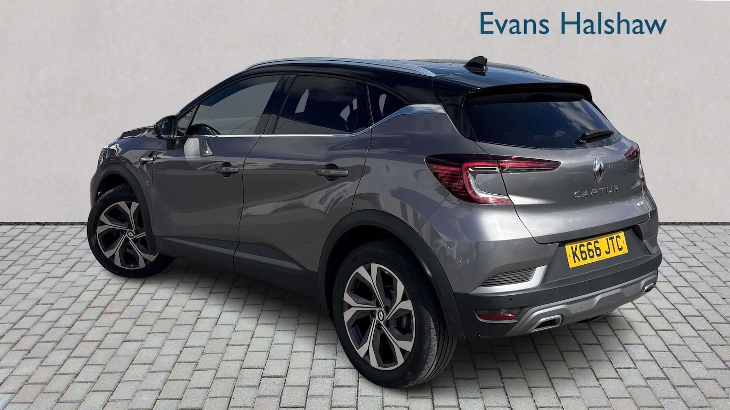 Used Renault Captur for sale - 78118696: Photo 2