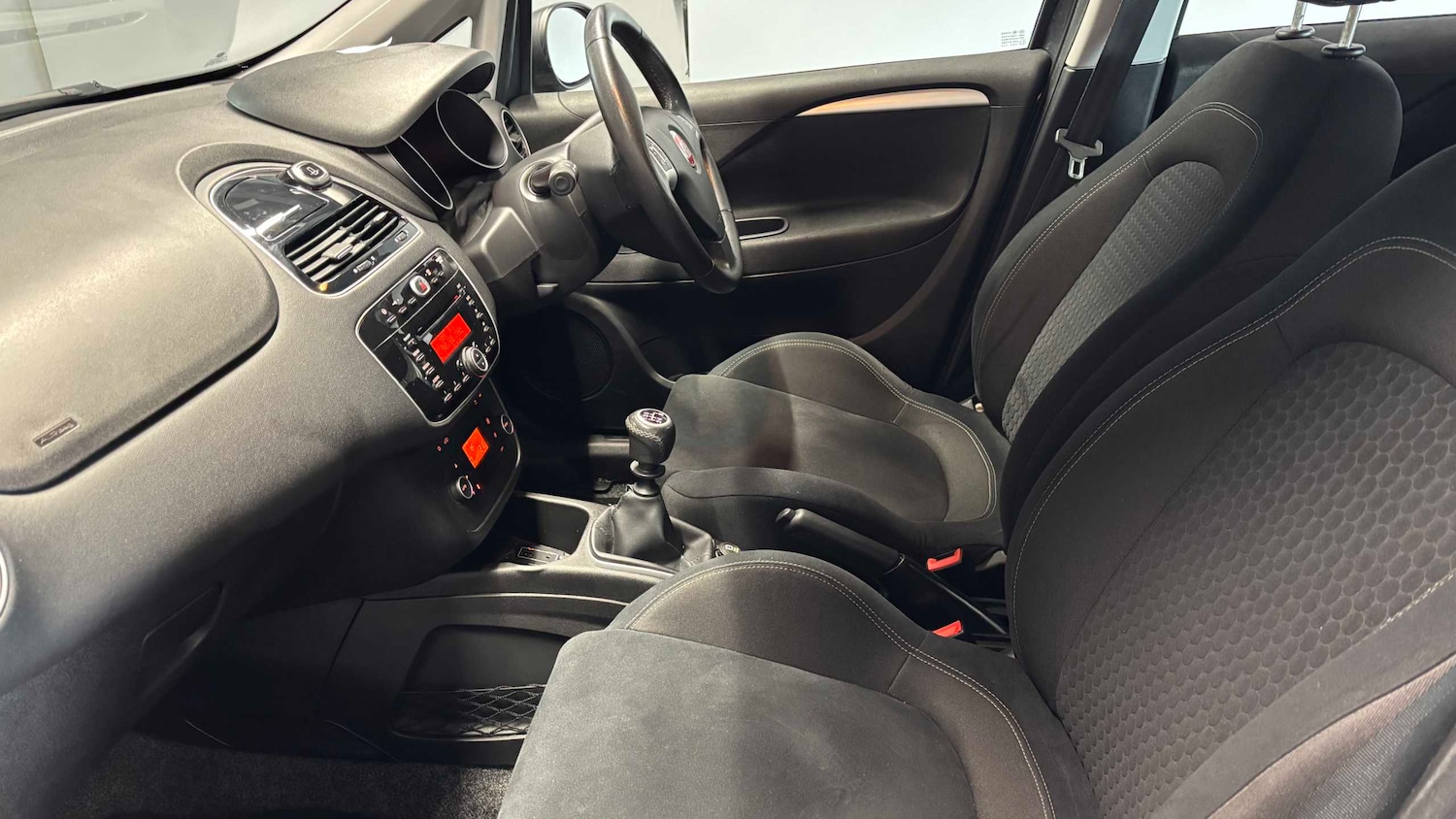 Used Fiat Punto 2017 for sale - 77711239: Photo 27