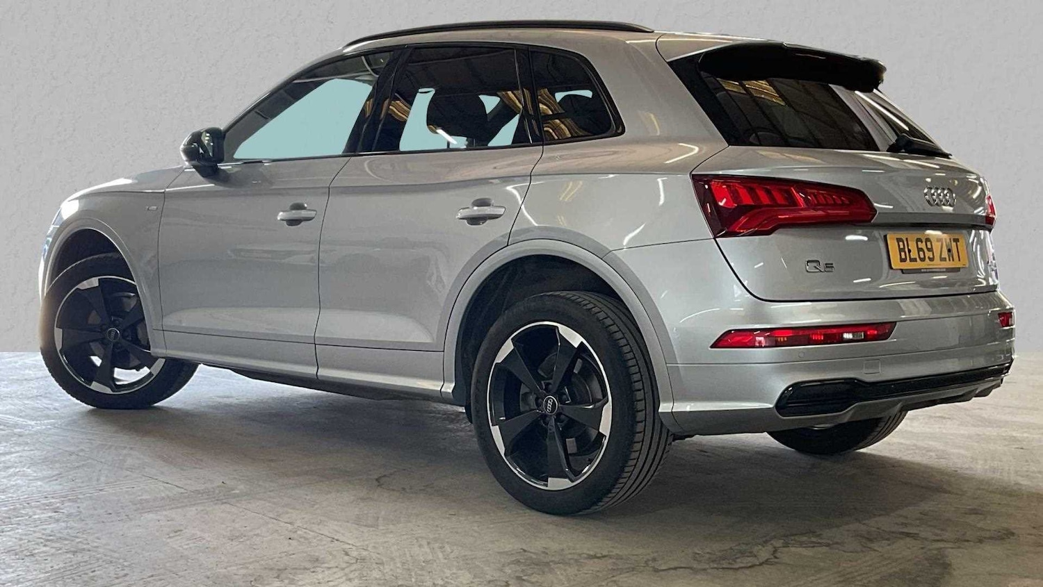 Used Audi Q5 2020 for sale - 76362626: Photo 2