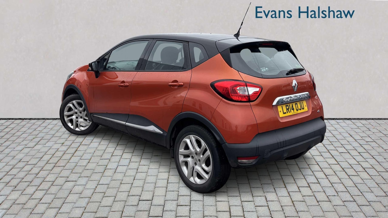 Used Renault Captur 2014 for sale - 77615352: Photo 2