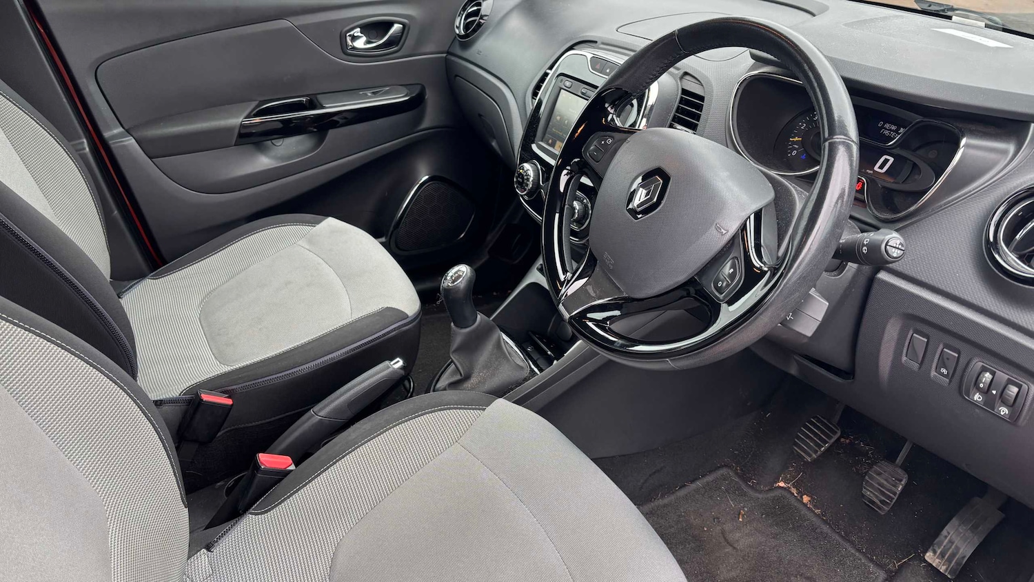 Used Renault Captur 2014 for sale - 77615352: Photo 6