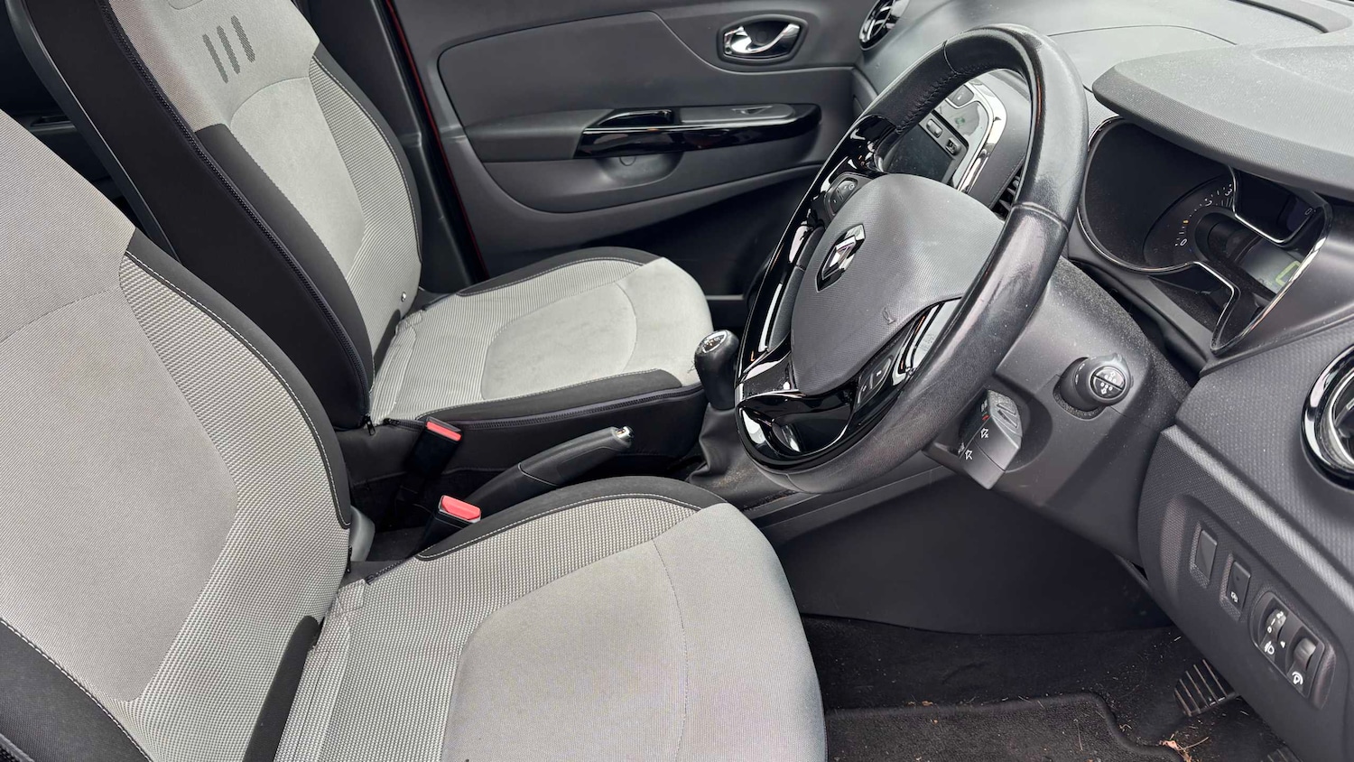 Used Renault Captur 2014 for sale - 77615352: Photo 7