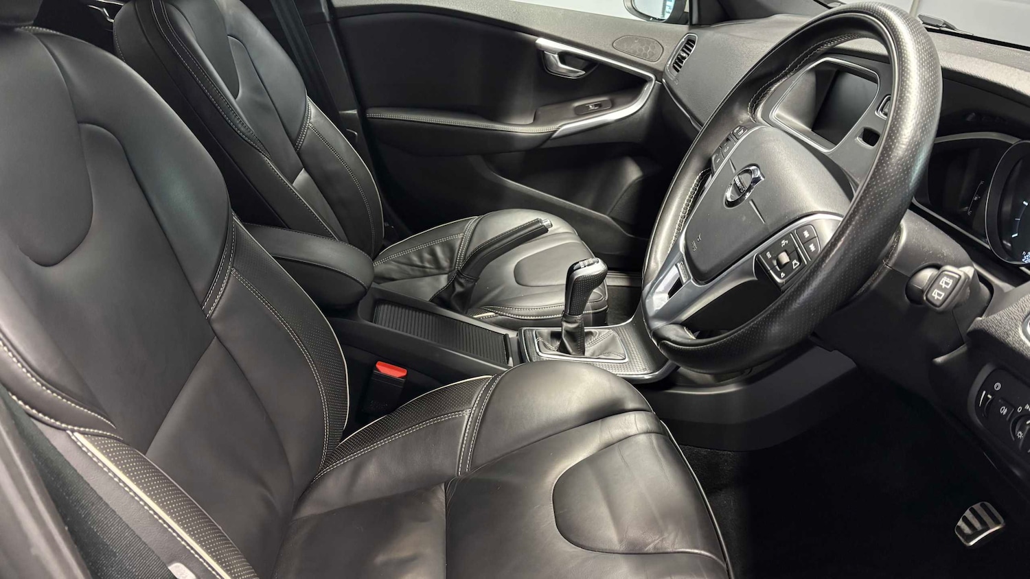 Used Volvo V40 2019 for sale - 76789426: Photo 14