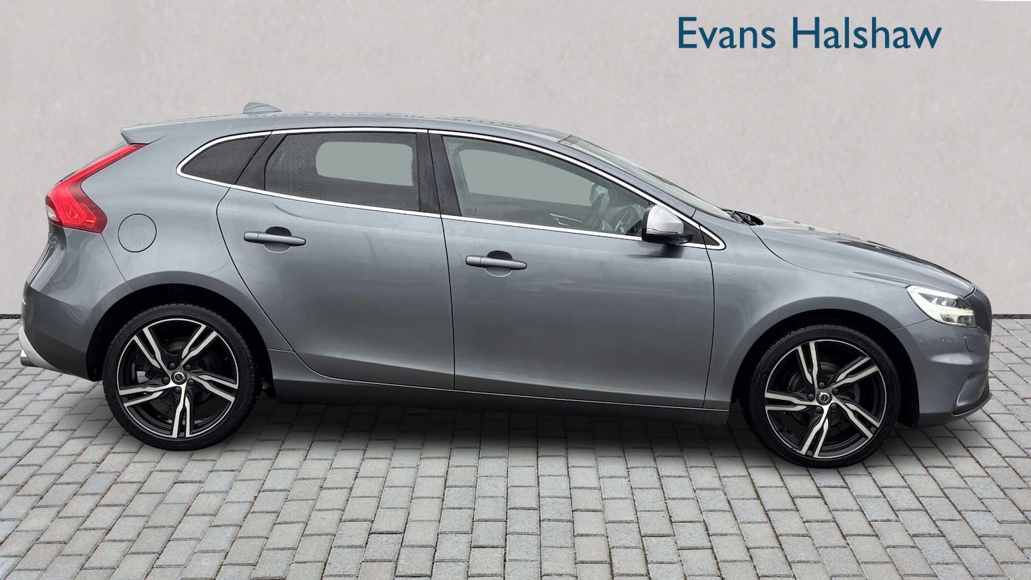 Used Volvo V40 2019 for sale - 76789426: Photo 3