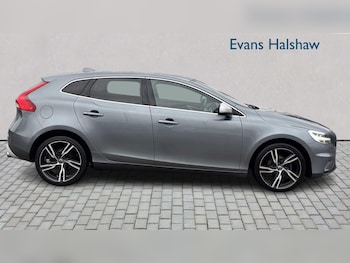Used Volvo V40 2019 for sale - 76789426: Photo