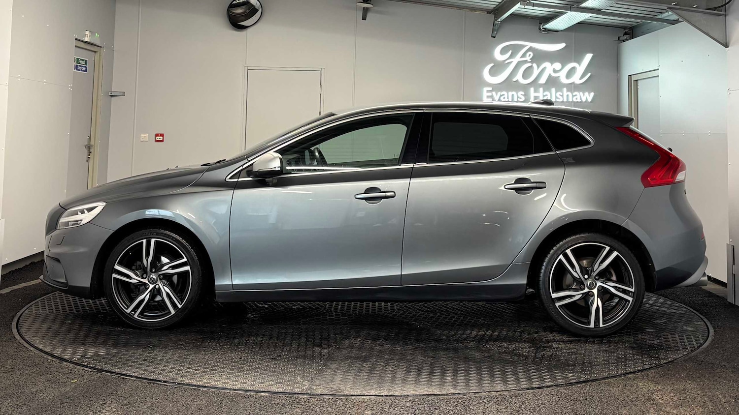 Used Volvo V40 2019 for sale - 76789426: Photo 8