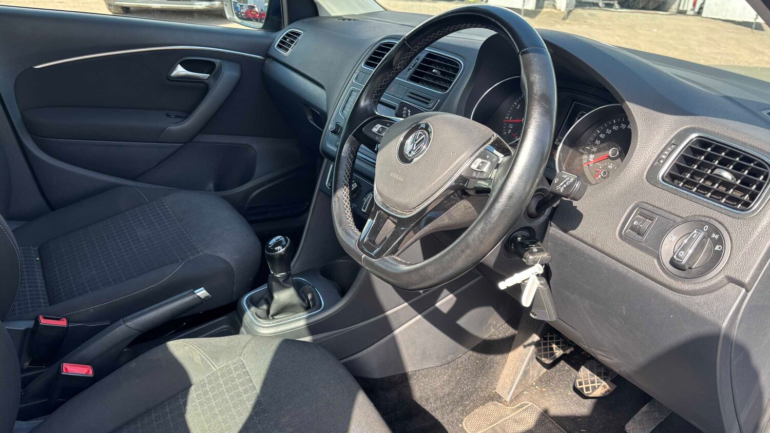 Used Volkswagen Polo 2015 for sale - 78173690: Photo 6