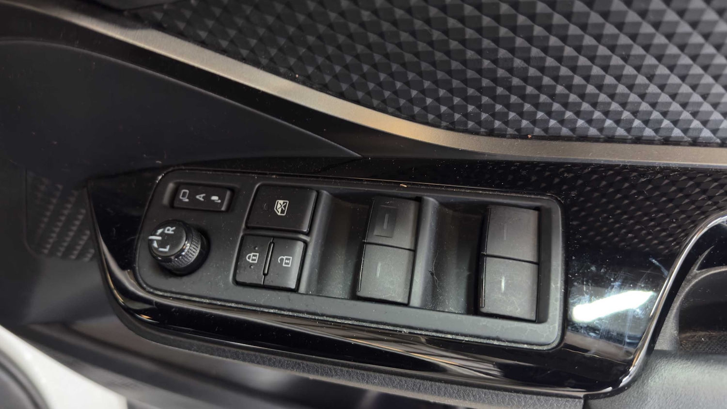 Used Toyota C-HR 2023 for sale - 76286439: Photo 17