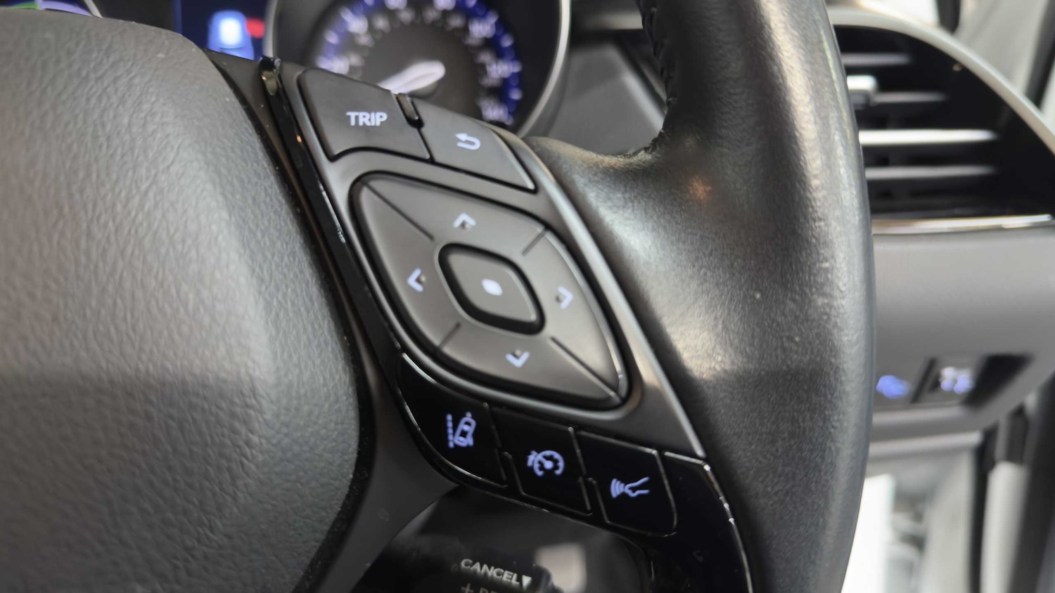 Used Toyota C-HR 2023 for sale - 76286439: Photo 23