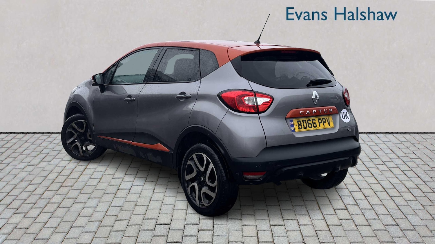 Used Renault Captur 2016 for sale - 77648935: Photo 2