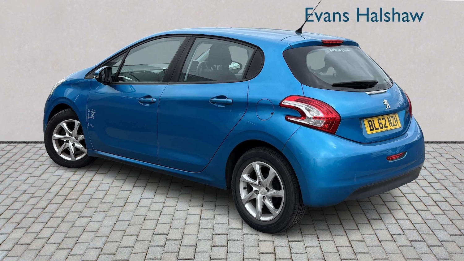 Used Peugeot 208 2013 for sale - 78037835: Photo 2