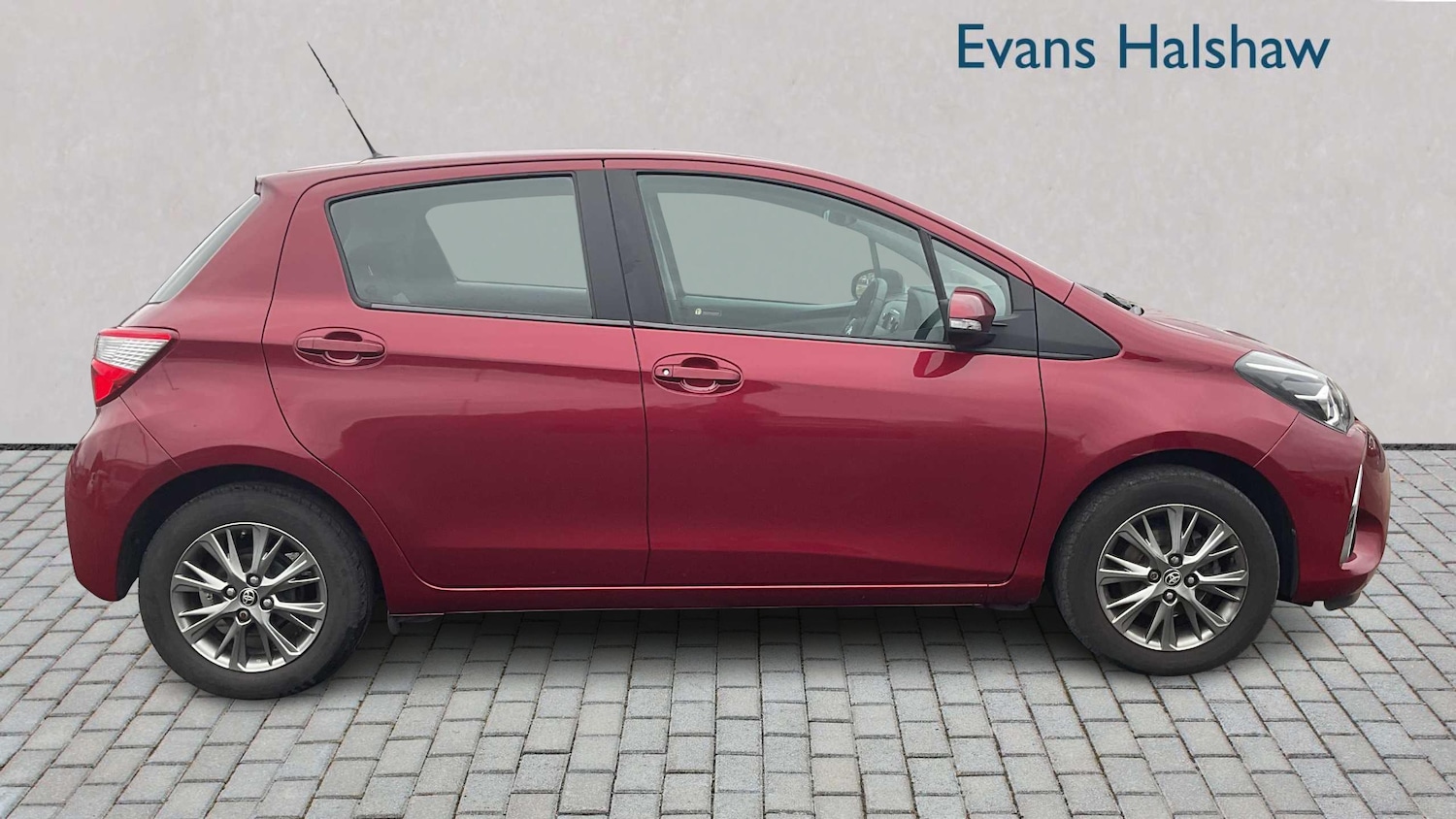 Used Toyota Yaris 2020 for sale - 76501837: Photo 2