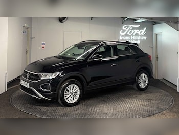 Used Volkswagen T-Roc 2023 for sale - 79051719: Photo