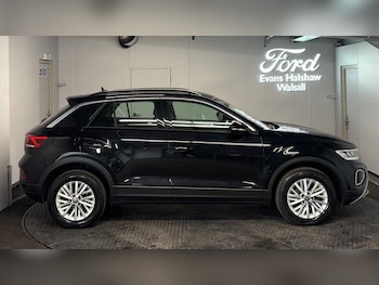 Used Volkswagen T-Roc 2023 for sale - 79051719: Photo
