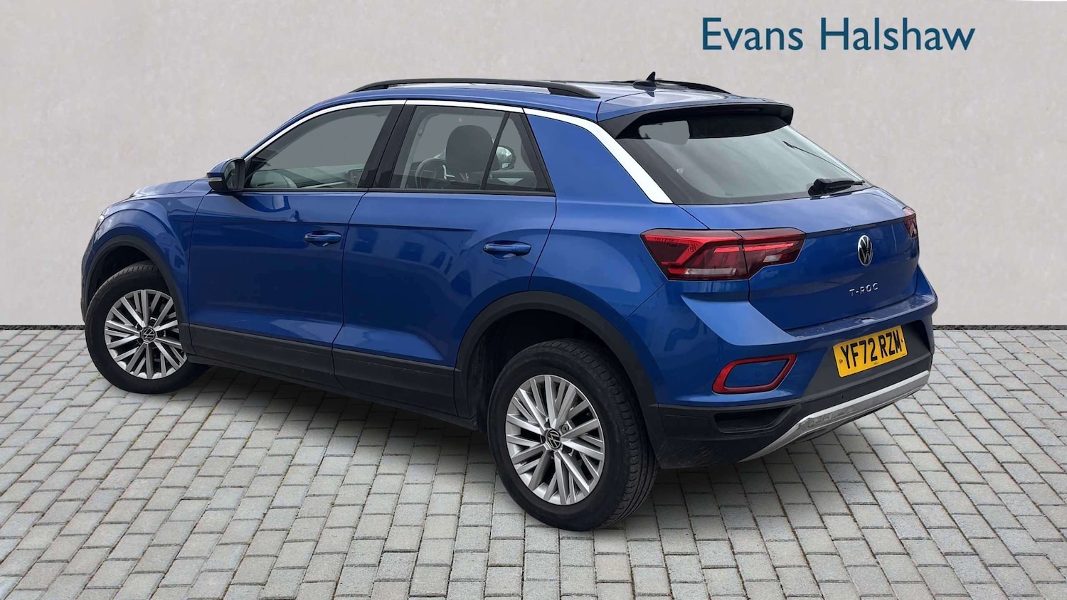Used Volkswagen T-Roc 2022 for sale - 77686469: Photo 2
