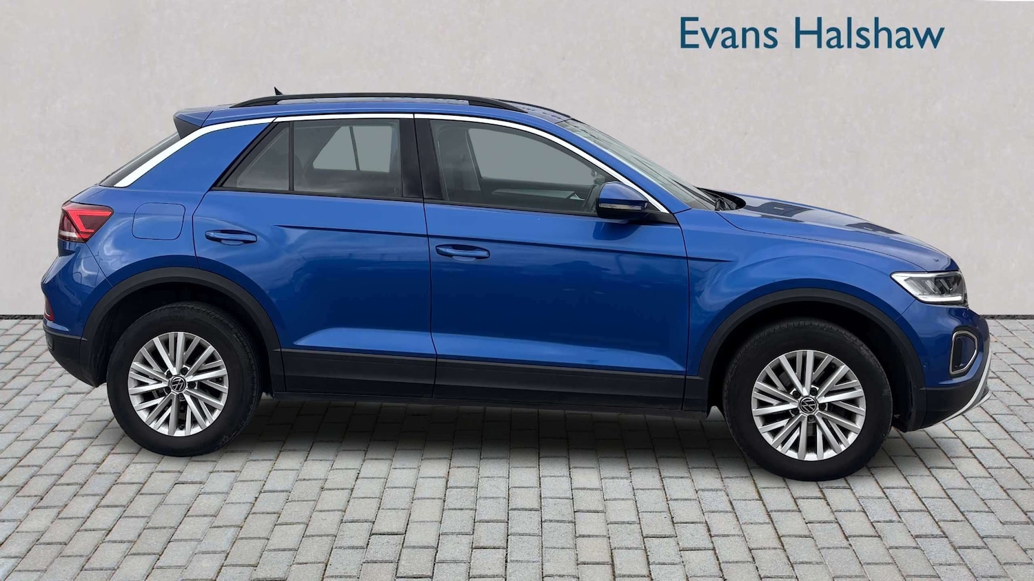 Used Volkswagen T-Roc 2022 for sale - 77686469: Photo 3