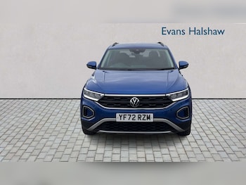 Used Volkswagen T-Roc 2022 for sale - 77686469: Photo