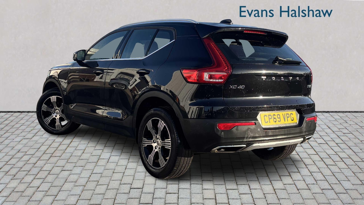 Used Volvo XC40 2020 for sale - 76746121: Photo 2