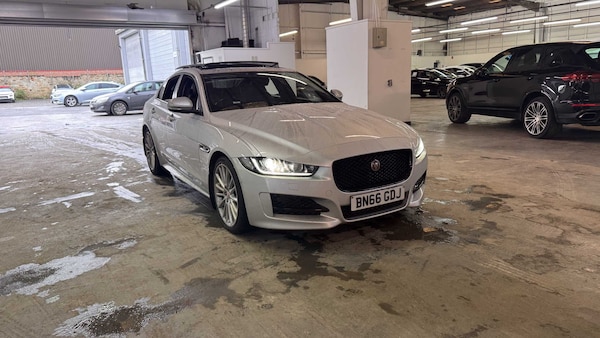 Used Jaguar XE 2016 for sale - 76286273: Photo 1