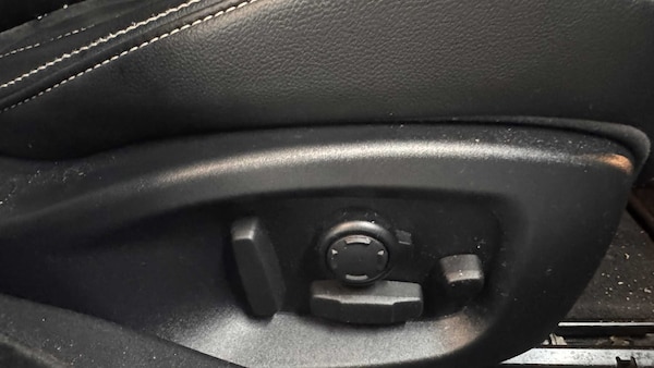 Used Jaguar XE 2016 for sale - 76286273: Photo 27