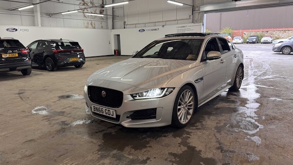 Used Jaguar XE 2016 for sale - 76286273: Photo 2