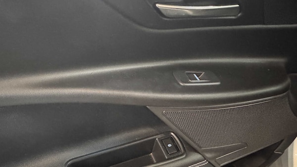 Used Jaguar XE 2016 for sale - 76286273: Photo 30