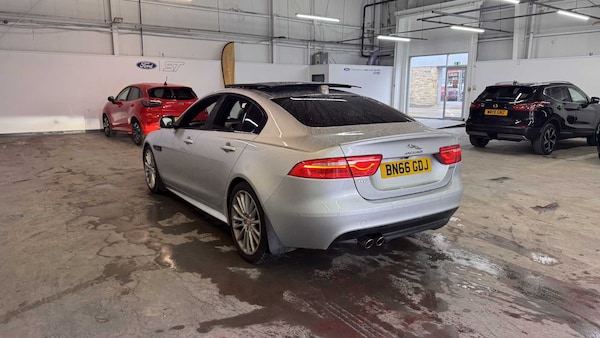 Used Jaguar XE 2016 for sale - 76286273: Photo 3