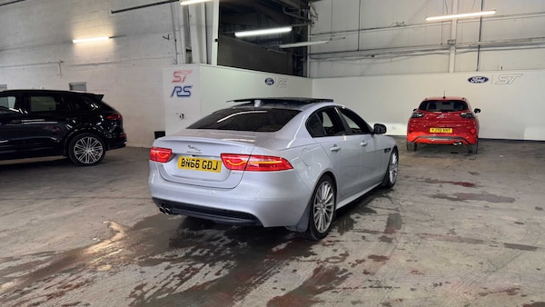 Used Jaguar XE 2016 for sale - 76286273: Photo 4