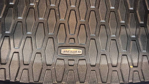 Used Jaguar XE 2016 for sale - 76286273: Photo 6