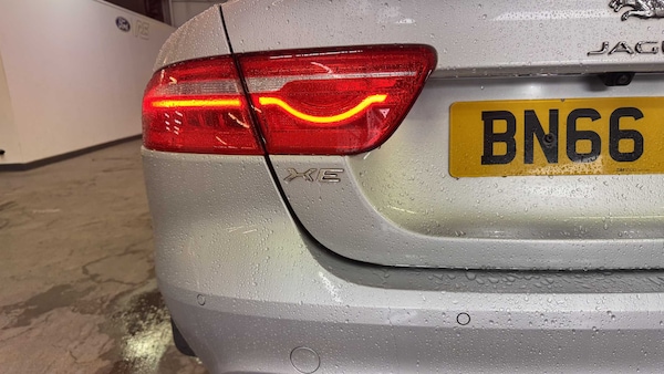 Used Jaguar XE 2016 for sale - 76286273: Photo 9