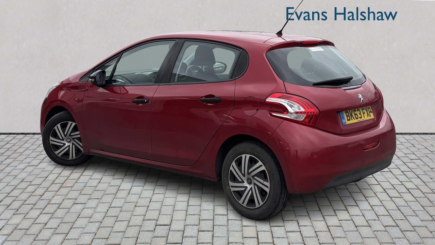 Used Peugeot 208 2013 for sale - 77414833: Photo 2