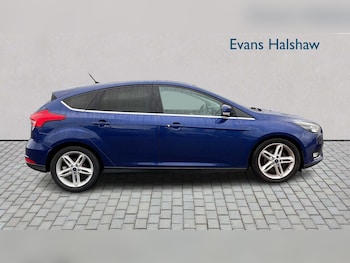 Used Ford Focus 2015 for sale - 76329329: Photo 2