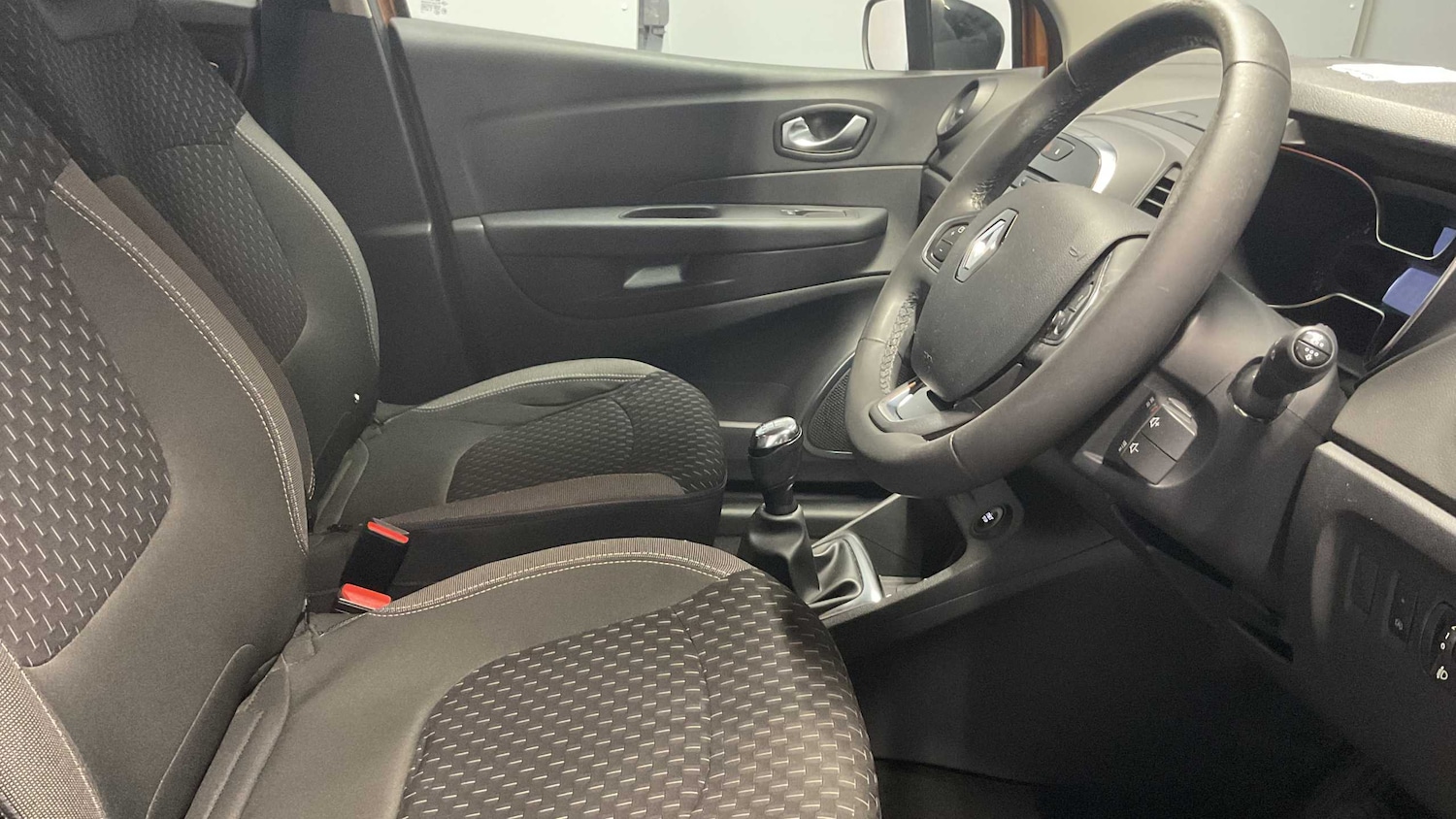 Used Renault Captur 2017 for sale - 76286294: Photo 15