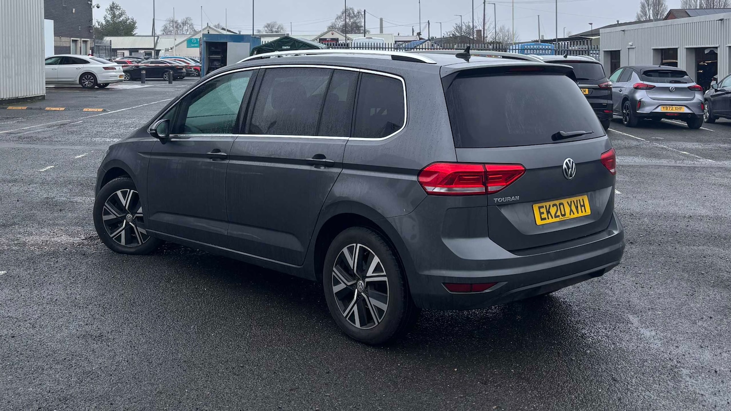 Used Volkswagen Touran 2020 for sale - 77601331: Photo 2