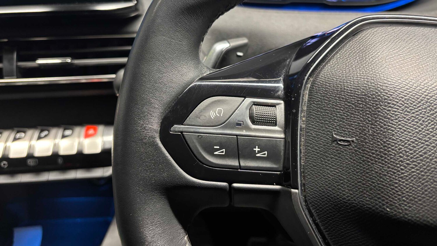 Used Peugeot 5008 2023 for sale - 76732237: Photo 16