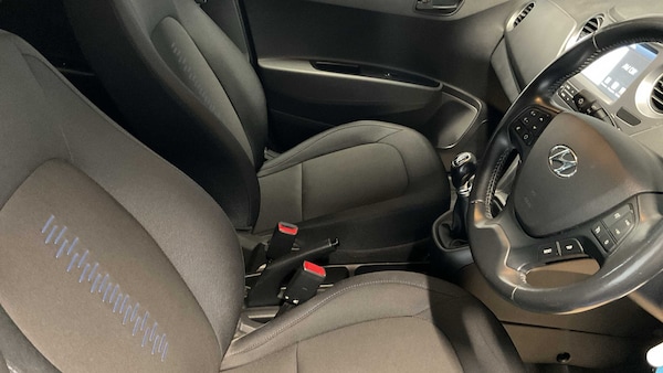 Used Hyundai i10 2018 for sale - 76205245: Photo 14