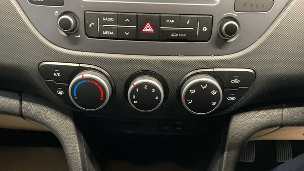 Used Hyundai i10 2018 for sale - 76205245: Photo 20