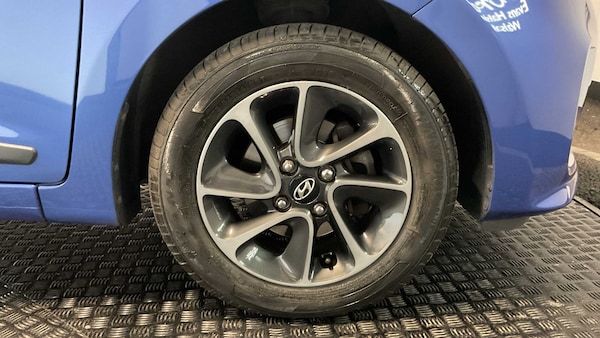 Used Hyundai i10 2018 for sale - 76205245: Photo 9