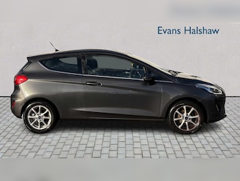 Used Ford Fiesta 2017 for sale - 77270051: Photo