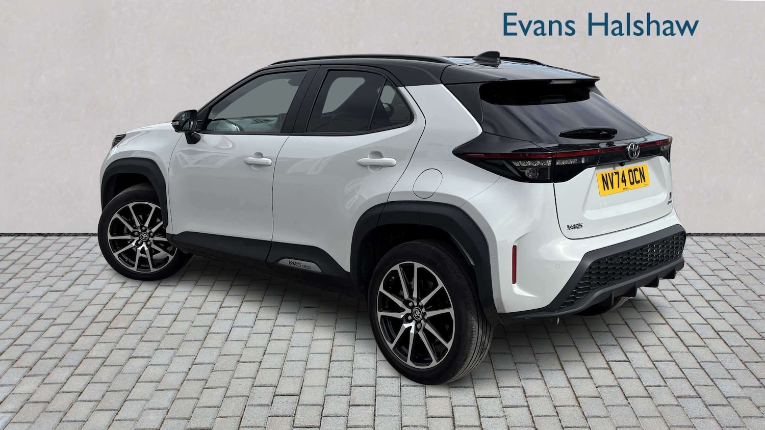 Used Toyota Yaris Cross 2024 for sale - 77772314: Photo 2