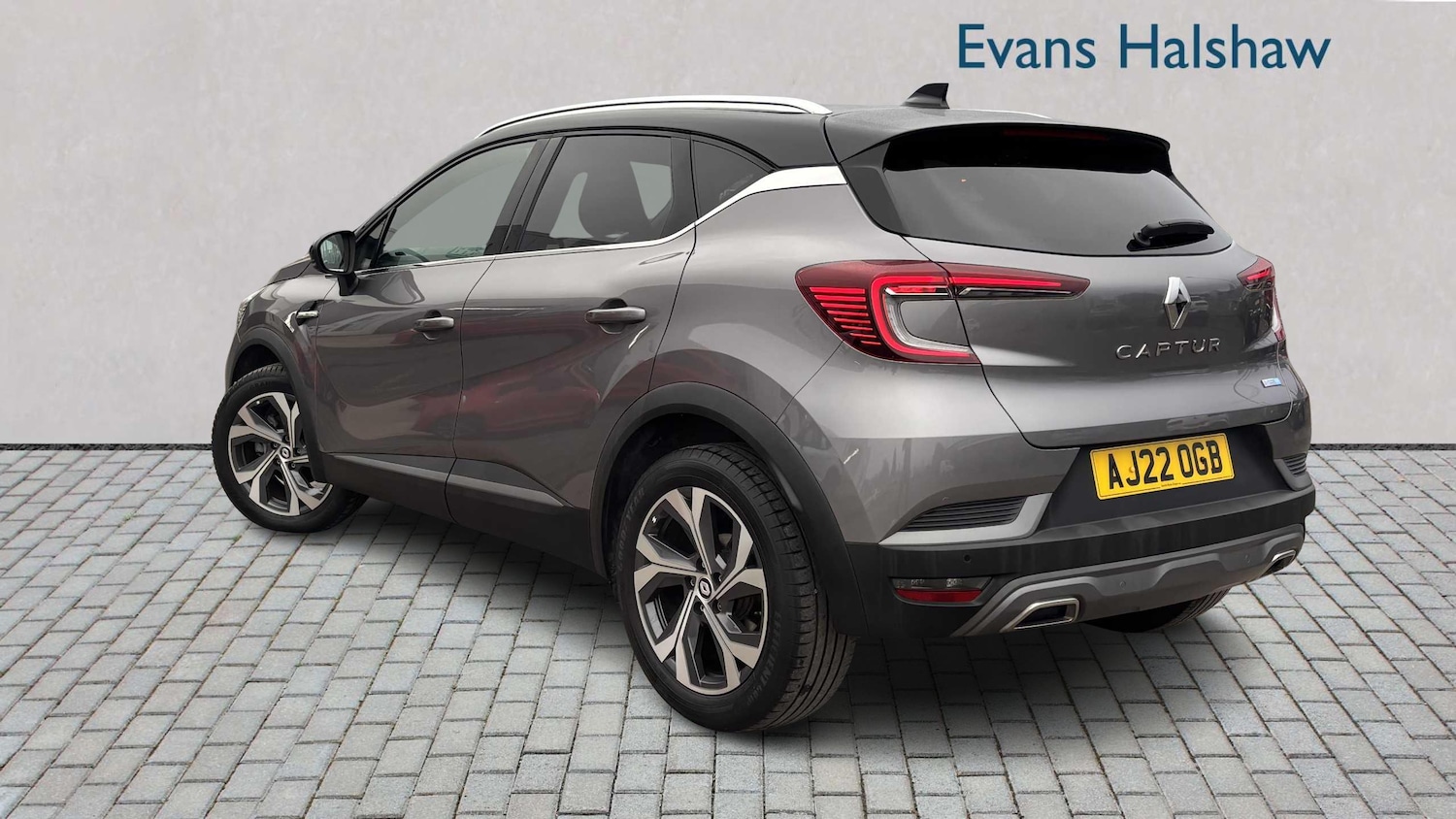 Used Renault Captur 2022 for sale - 76515616: Photo 2