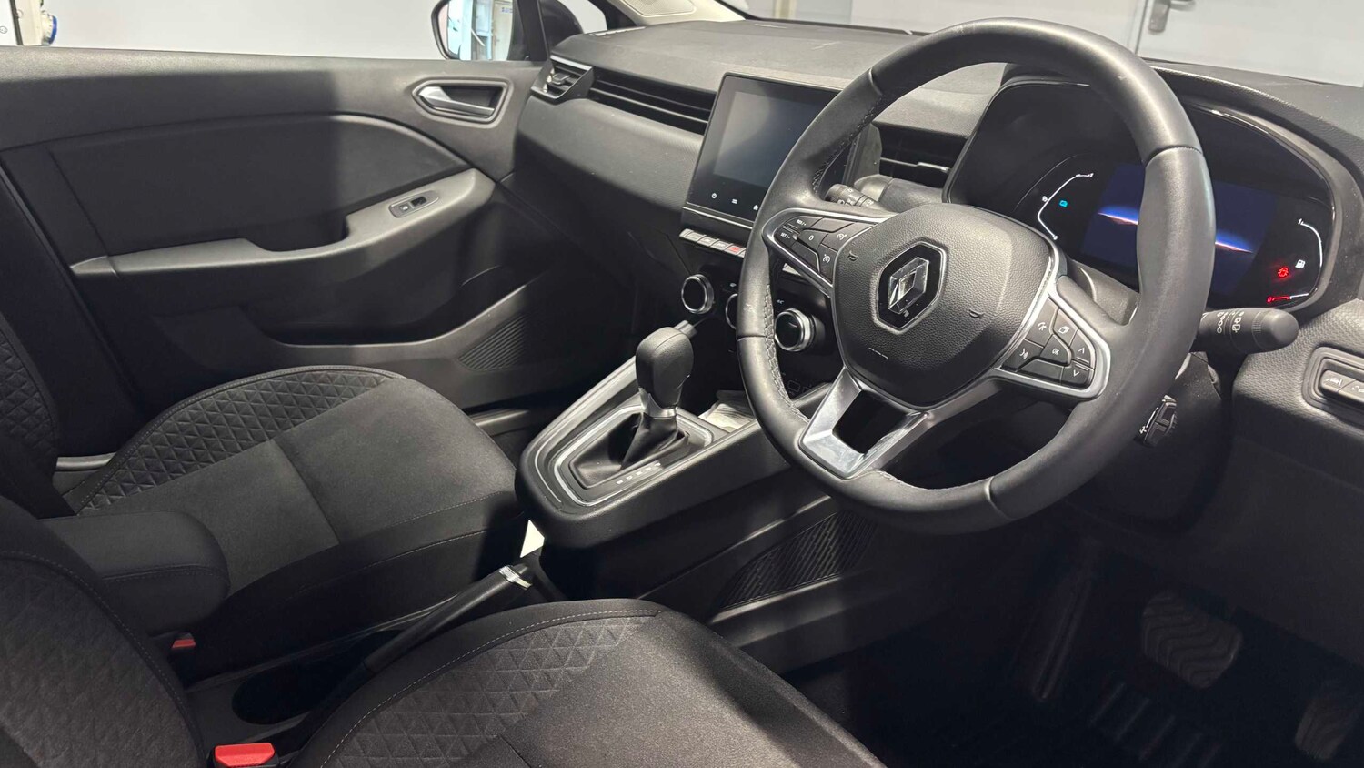 Used Renault Clio 2022 for sale - 76732203: Photo 13