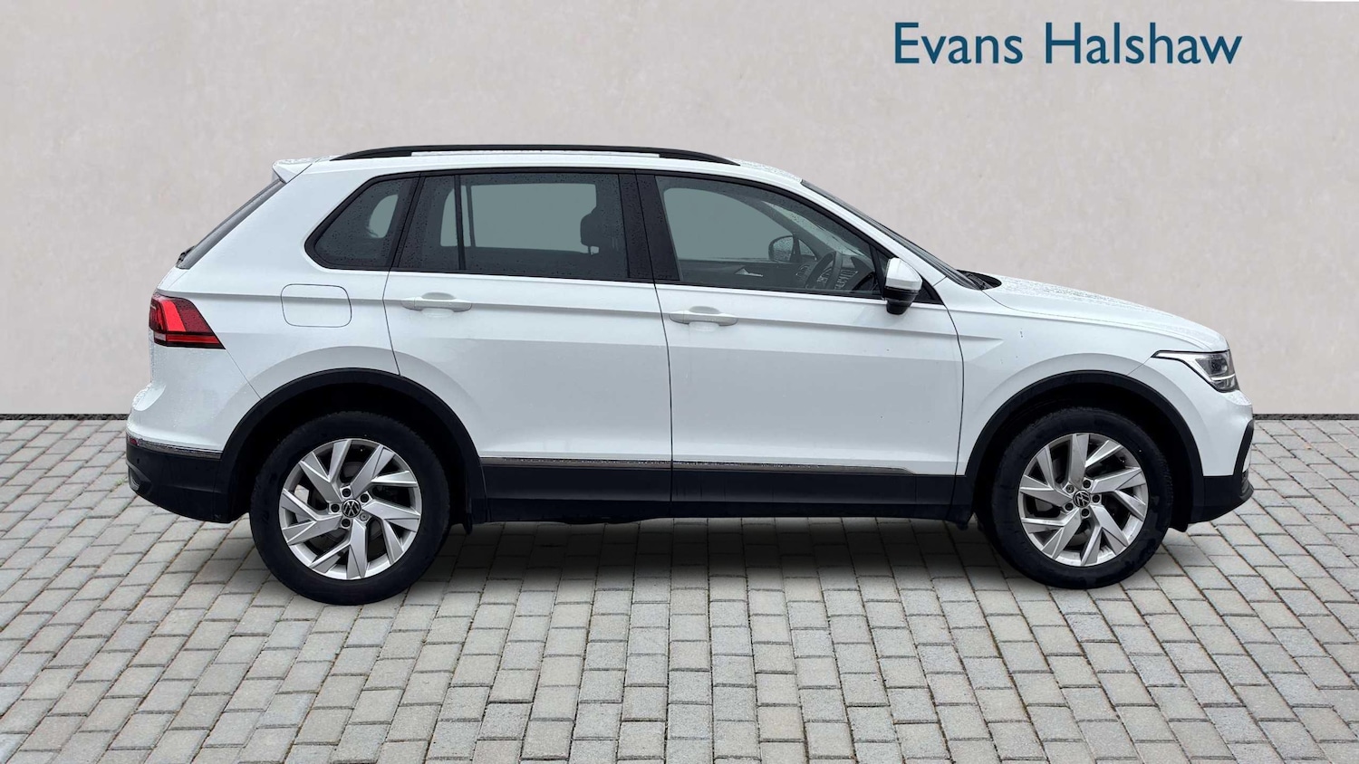 Used Volkswagen Tiguan 2023 for sale - 77615561: Photo 3