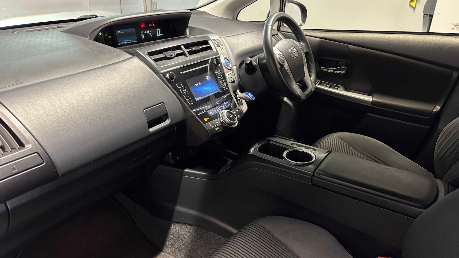 Used Toyota Prius+ 2020 for sale - 76575999: Photo 28