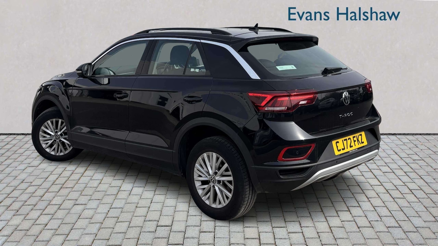 Used Volkswagen T-Roc 2023 for sale - 77972745: Photo 2