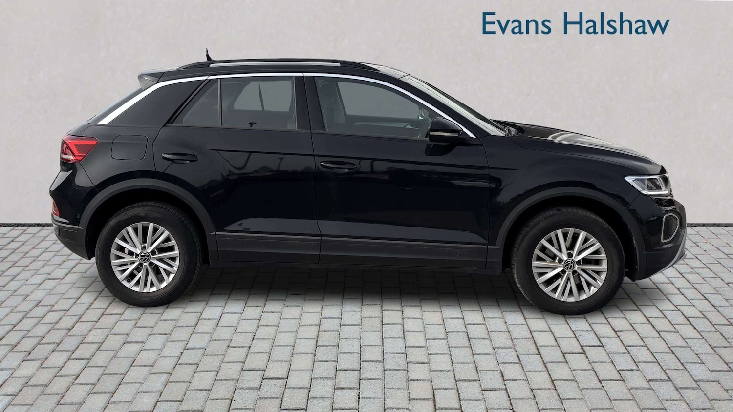 Used Volkswagen T-Roc 2023 for sale - 77972745: Photo 3