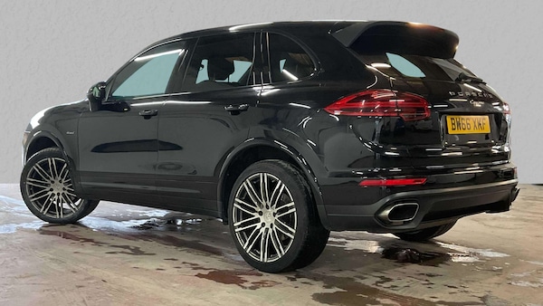 Used Porsche Cayenne 2016 for sale - 76272213: Photo 2