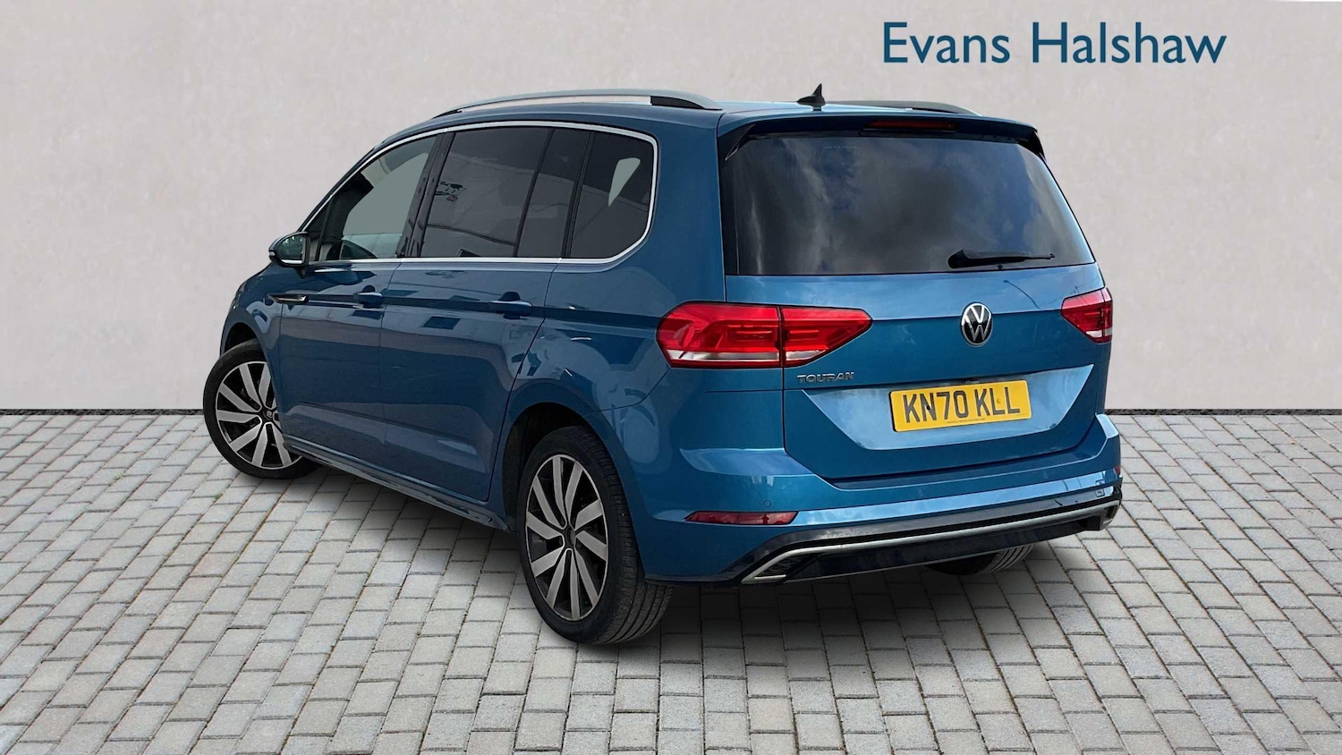Used Volkswagen Touran 2020 for sale - 76401375: Photo 2