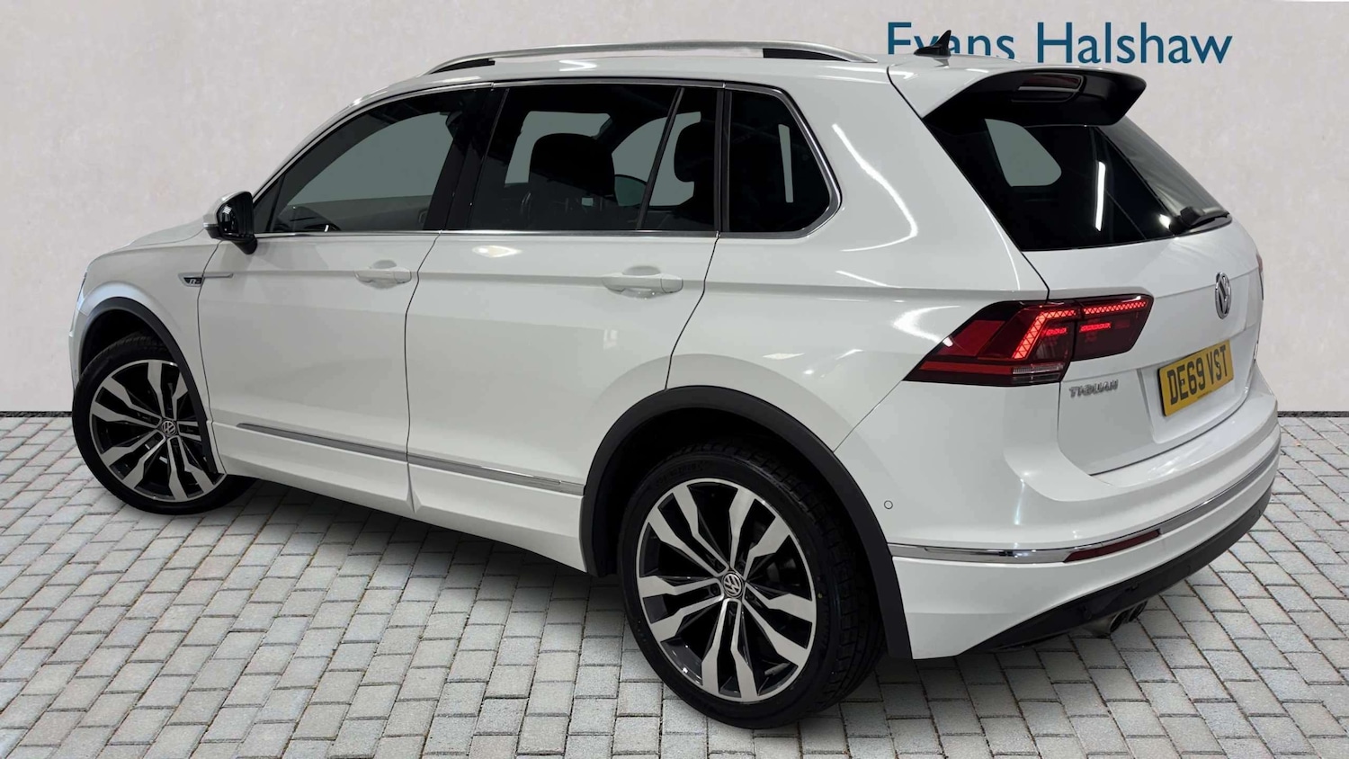 Used Volkswagen Tiguan for sale - 78118938: Photo 2