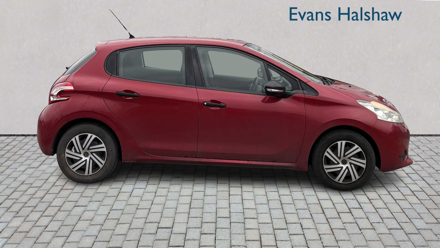 Used Peugeot 208 2013 for sale - 77601126: Photo 3